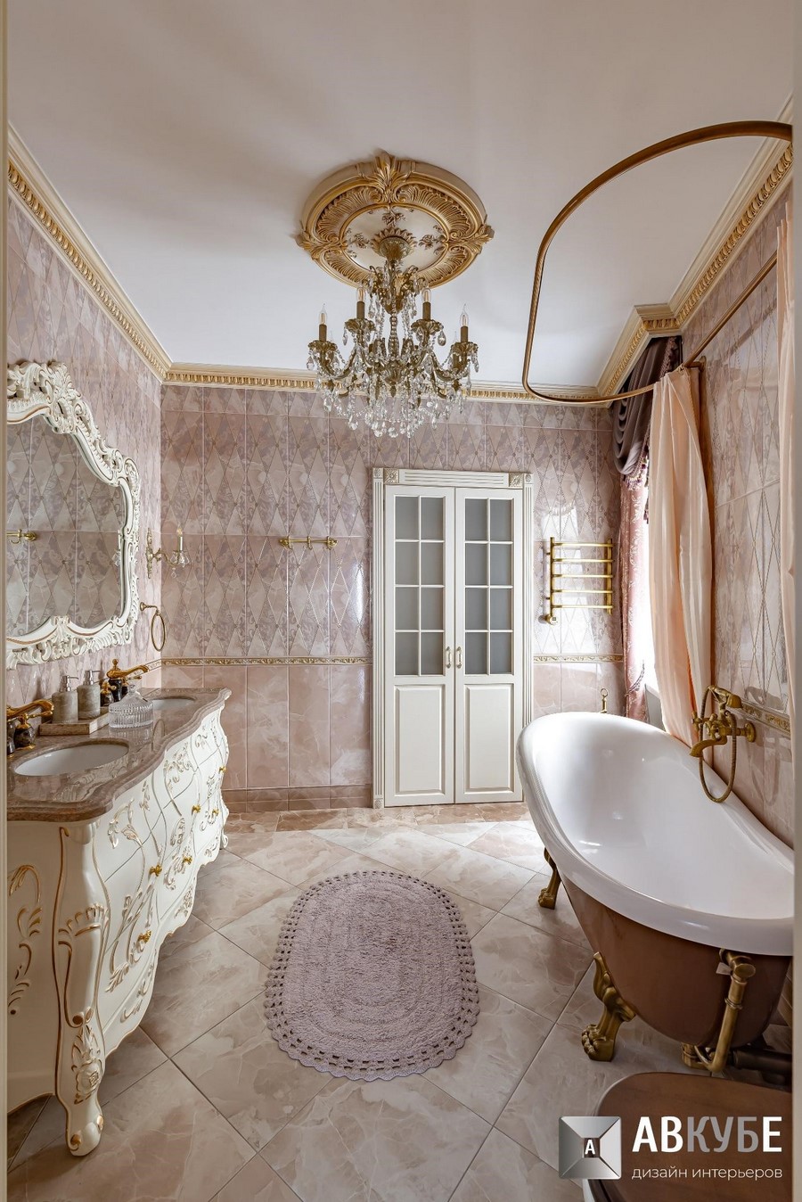 Классическая ванная комната с санузлом от «АвКубе»