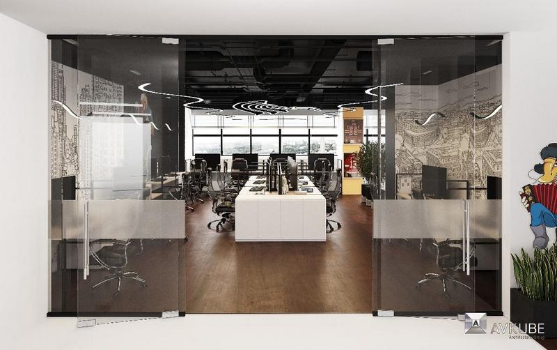 На фото — опенспейс для сотрудников компании, отделенный стеклянной перегородкой, дизайн проект «АвКубе»