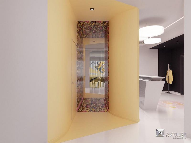 На фото — коридор с орнаментом в стилистике компании, проект студии дизайна «АвКубе»