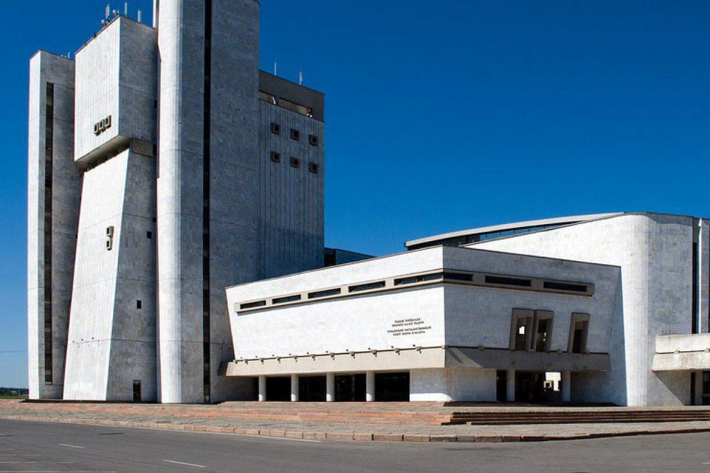 Чувашский государственный театр оперы и балета — здание в брутальном стиле